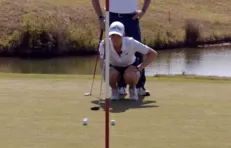 Bien aligner sa balle au putting