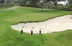 Pendu derrière le bunker