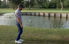 Faire un lob shot par-dessus l'eau, par Jean-Baptiste Gonnet