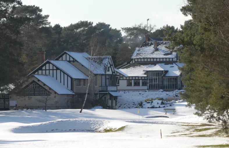 Question de débutant : On peut jouer au golf en hiver ?