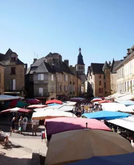 Le marché de Sarlat, cité médiévale