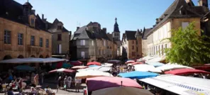 Le marché de Sarlat, cité médiévale