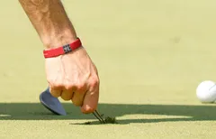 Pourquoi faut-il réparer ses pitchs et replacer ses divots ?